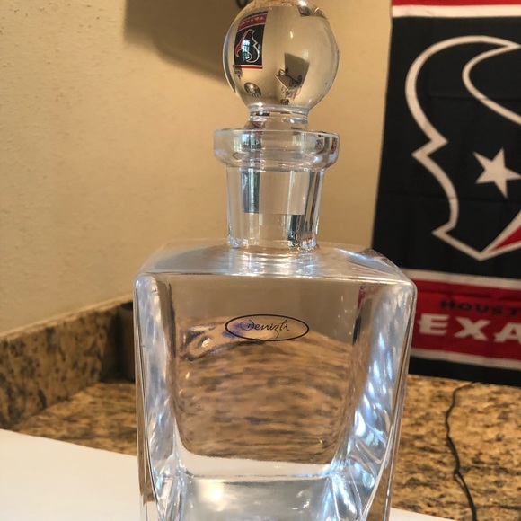 Square hand blown glass decanter. - Picture 2 of 4